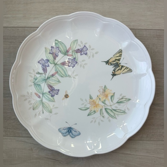 Lenox Other - Lenox Butterfly
Meadow Dinner
Plate SWALLOWTAIL floral farmhouse cottagecore